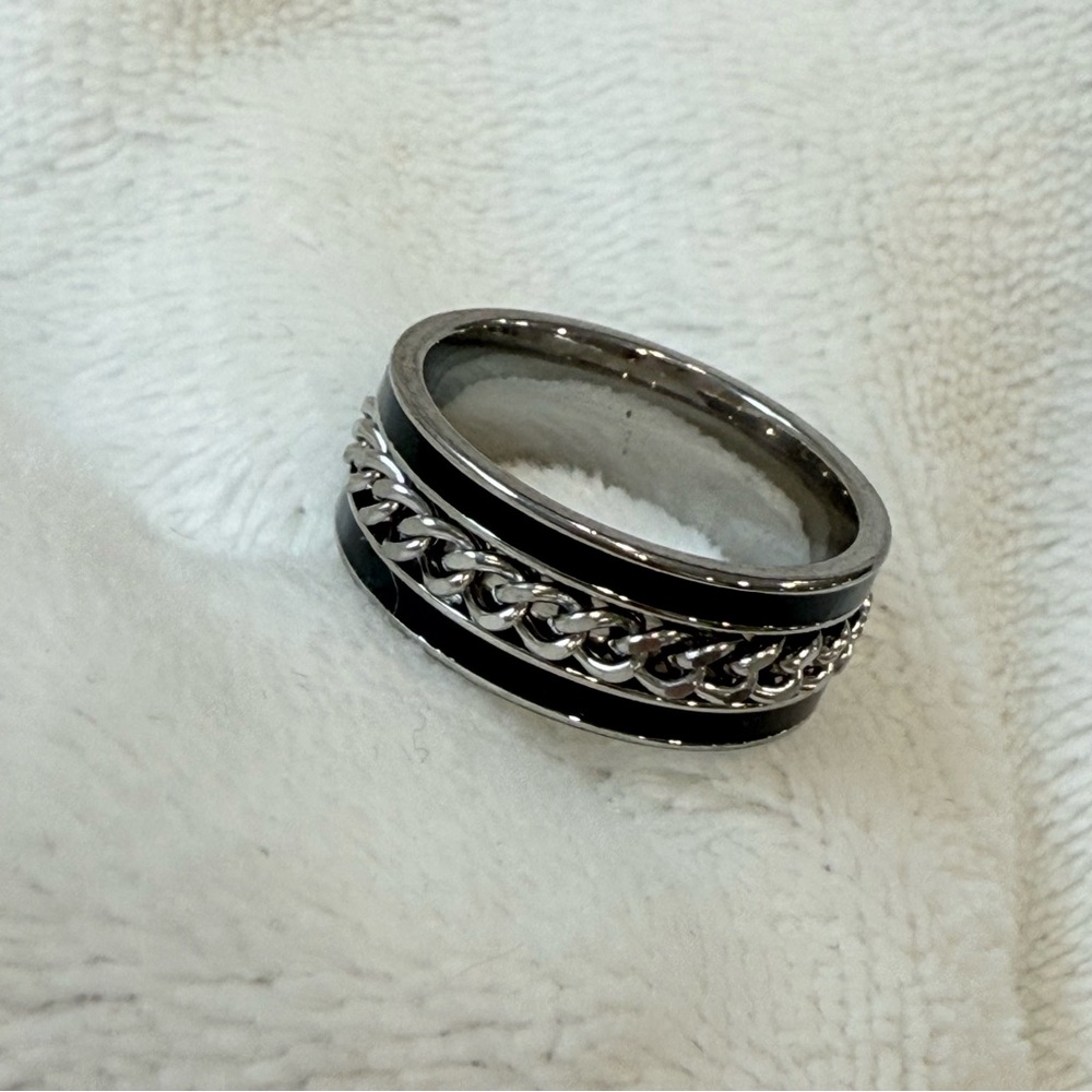 Men's Fidget Ring, helps with anxiety.
Brand NEW stainless steel, size 8